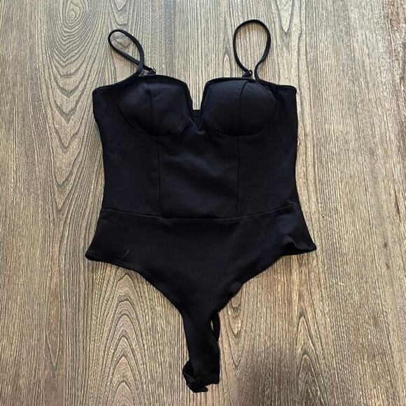 NWOT Guess Los Angeles Black Corset Bodysuit V-Underwire Spaghetti Straps Sz M - Picture 1 of 5